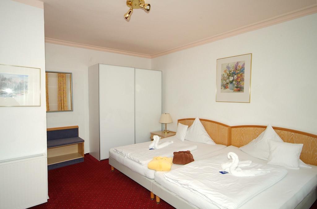 Wellness Hotel Garni Krone Байерсброн Стая снимка