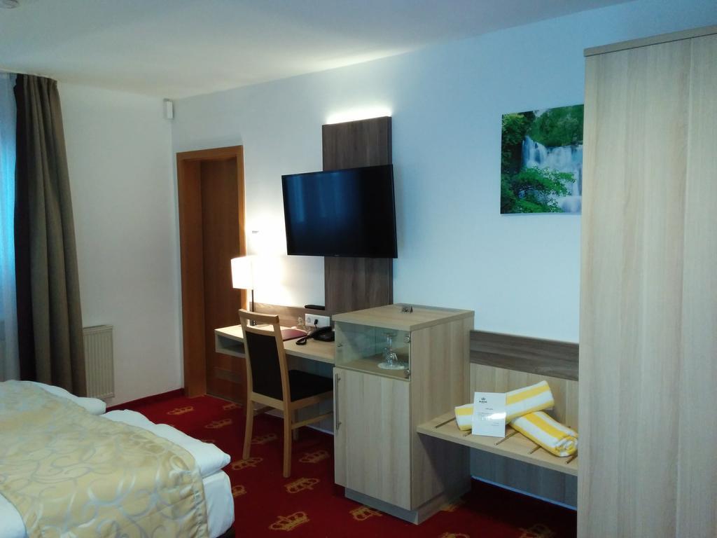 Wellness Hotel Garni Krone Байерсброн Екстериор снимка