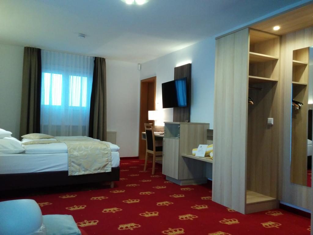 Wellness Hotel Garni Krone Байерсброн Екстериор снимка