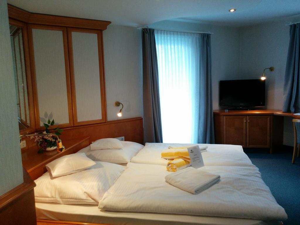 Wellness Hotel Garni Krone Байерсброн Екстериор снимка