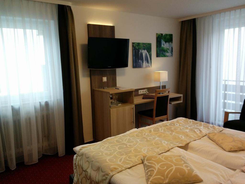 Wellness Hotel Garni Krone Байерсброн Екстериор снимка